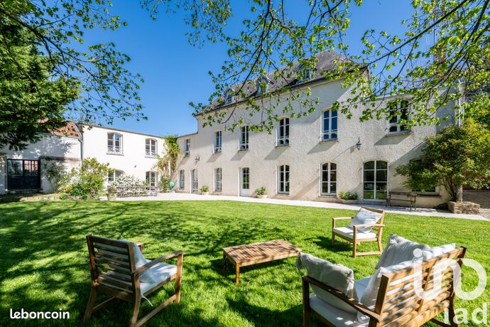 Propriété 8 pièces 318 m²