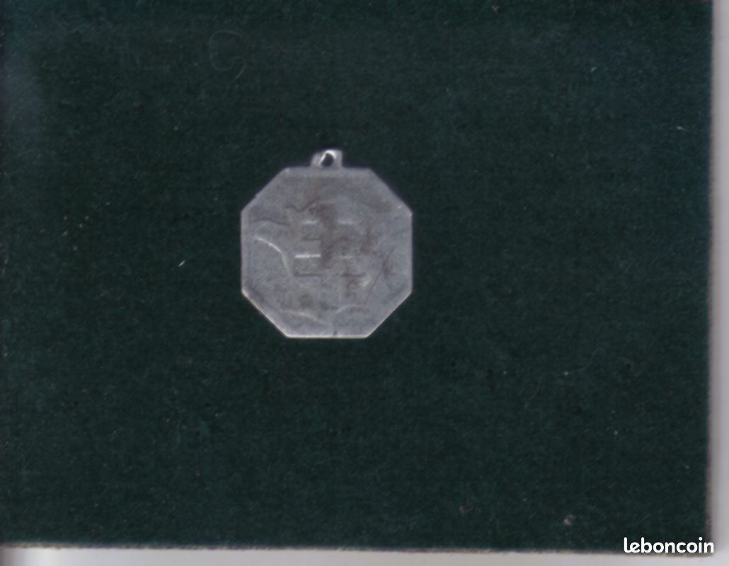 Anc. Médaille Gal de Gaulle "Le Libérateur"(carré) (image 2)