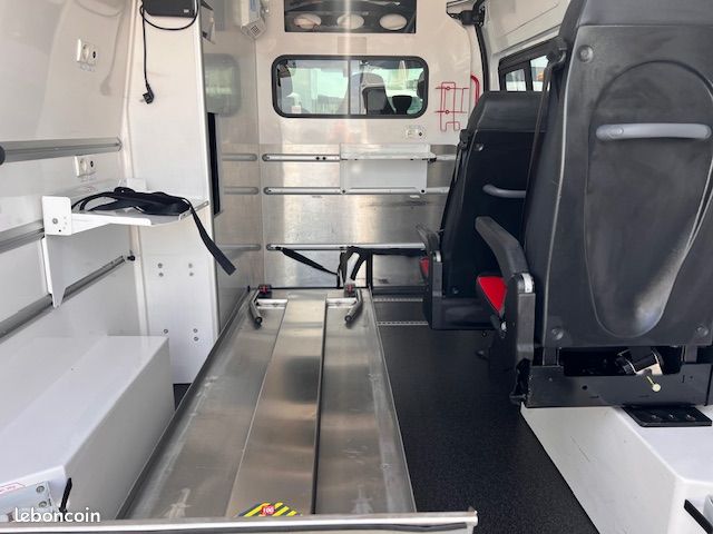 RENAULT Master Ambulance L2H2 DCI 145 Grand Confort GPS 2,3 L - 10/2019 - 256000 kms (image 10)