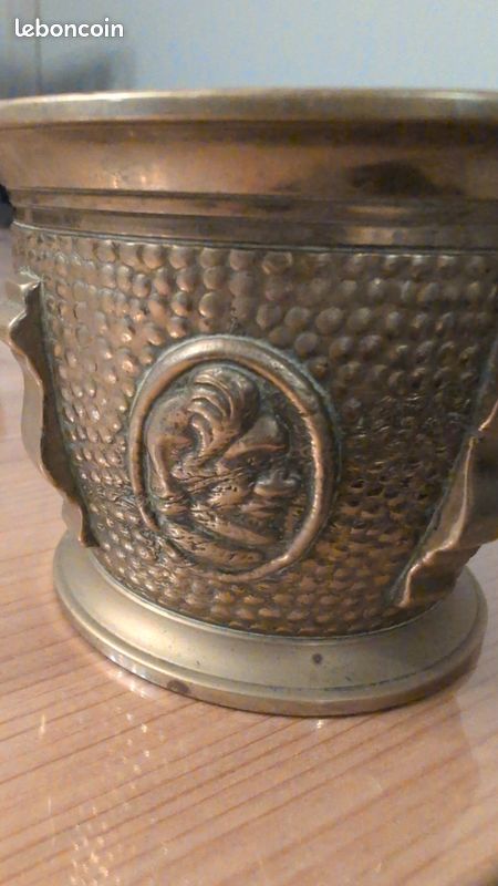 Mortier et pilon en bronze (image 2)