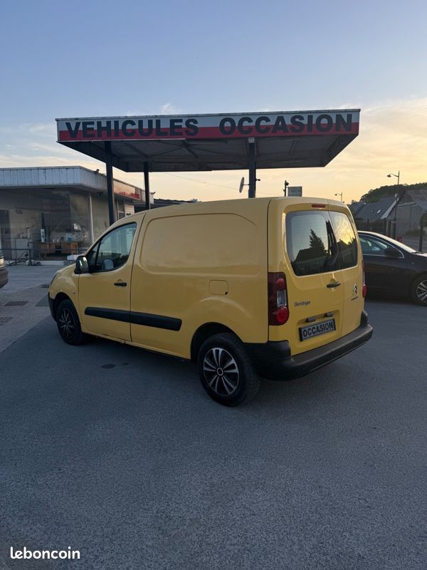 Citroën Berlingo 2 1.6hdi 75 3 places 2eme main vehicule propre (image 4)