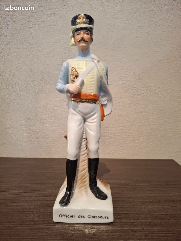 Officier des chasseurs en porcelaine (image 1)