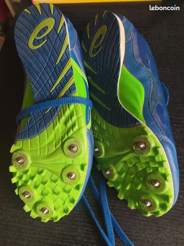 Chaussures à crampons (image 2)