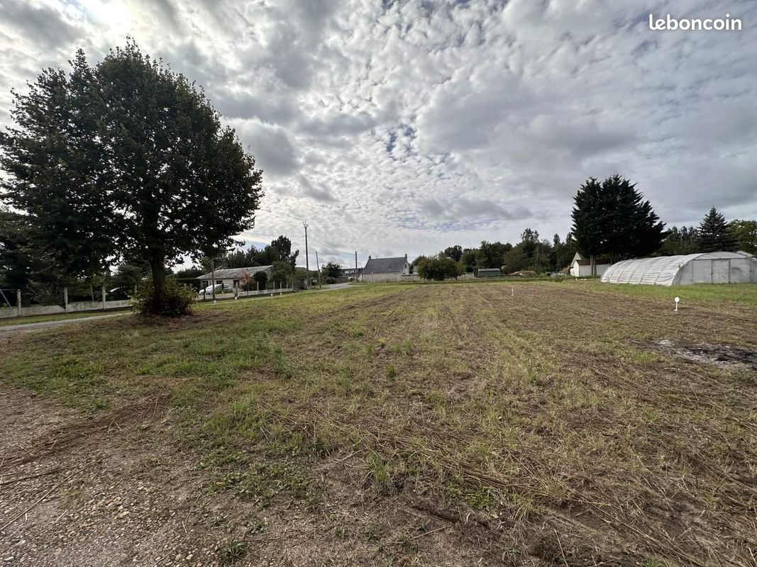 Terrain 980 m² · à Brain-sur-Allonnes · 980 m² · 32 400 €