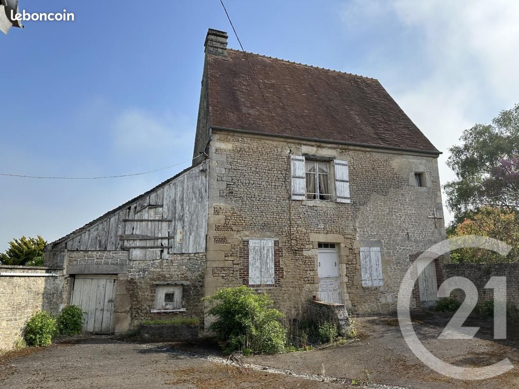 Maison 14 pièces 244 m² · à Crocy · 244 m² · 87 000 €