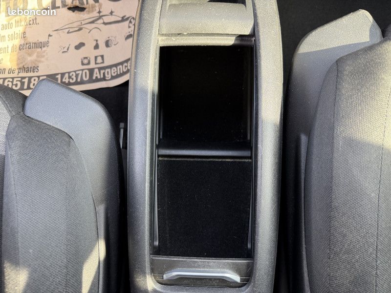 Citroen C4 PICASSO BLUEHDI 120CH FEEL S&S EAT6 (image 18)