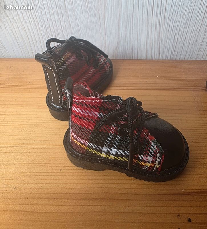 Chaussures bottes poupees Corolle, Paola reina ou autres ecossais rouge à lacets semelles crantées (image 3)