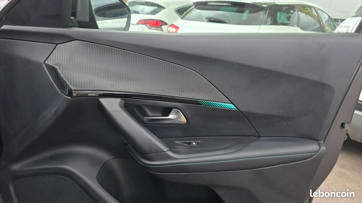 Peugeot 2008 Allure Pack (image 22)