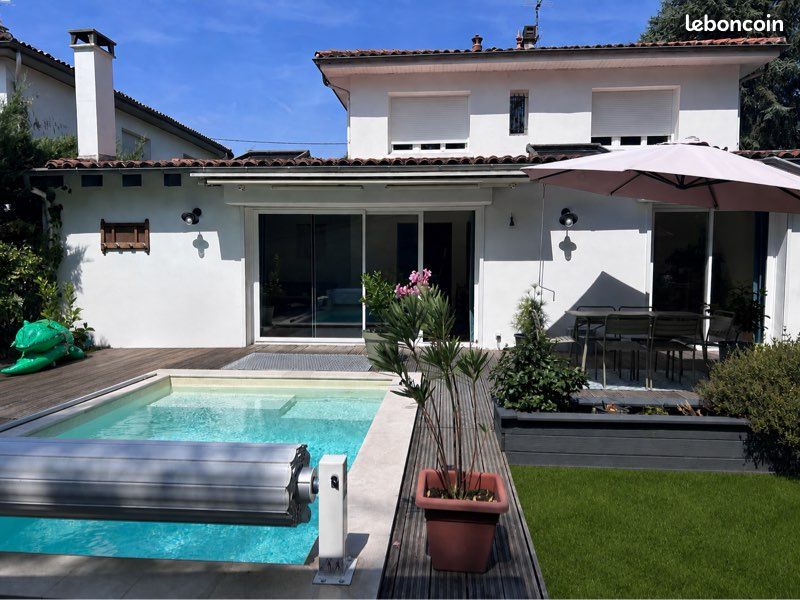 Maison 8 pièces 215 m² · à Bordeaux · 215 m² · 1 040 000 €