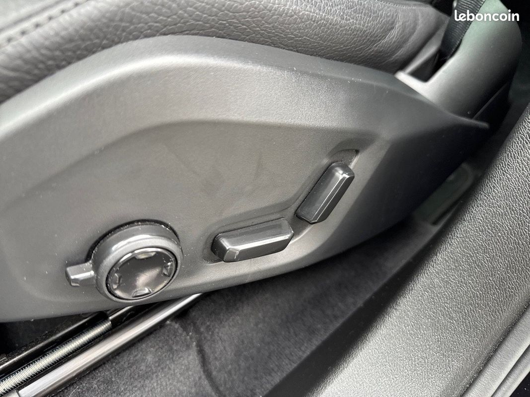VOLVO XC60 T6 AWD Hybride rechargeable 253 ch+145 ch Geartronic 8 Plus Style Dark (image 20)
