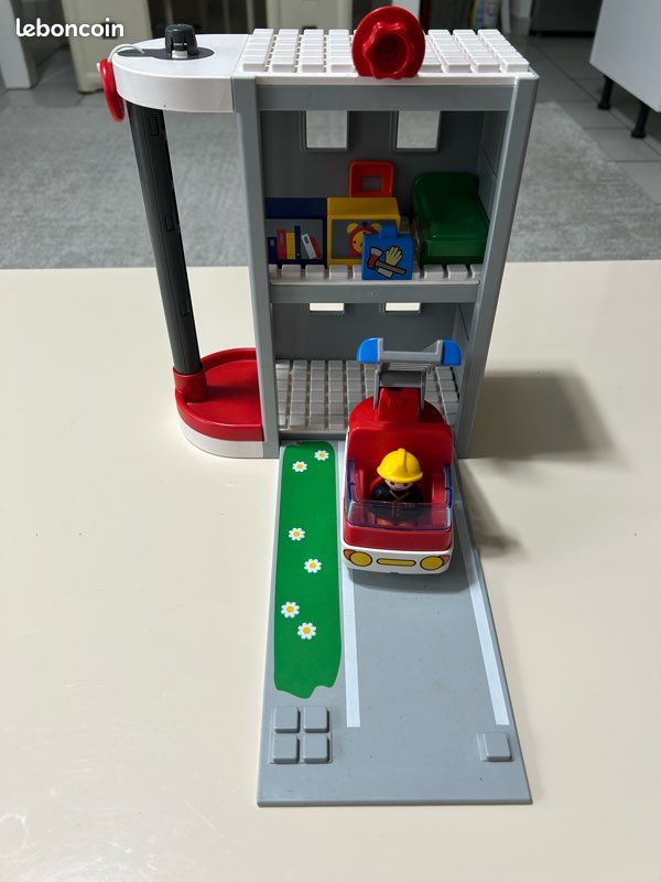 Caserne de pompiers transportable playmobil 123 Jeux Jouets
