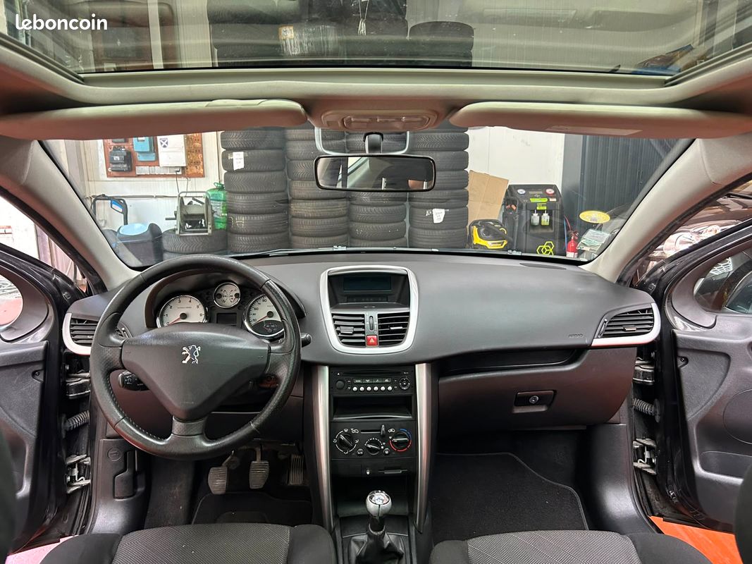 Peugeot 207 1.4, 16V, 90CH, PANORAMIQUE (image 10)