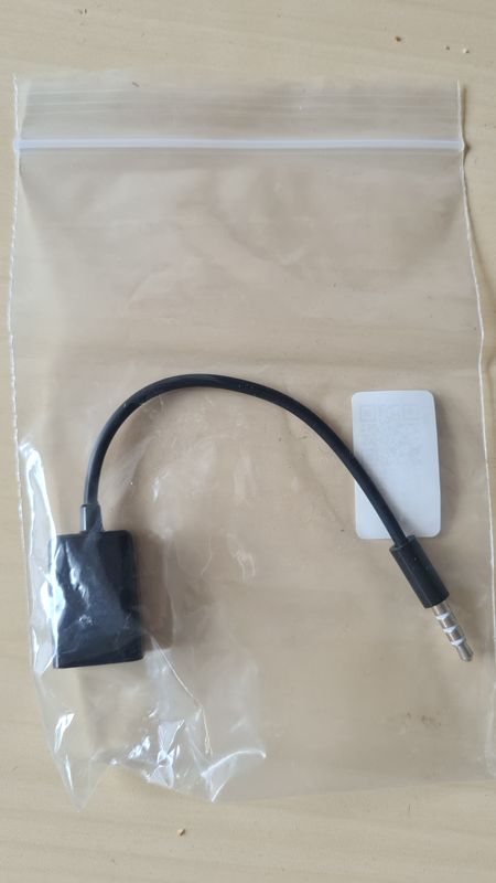 Adaptateur prise jack audio auxiliaire 3.5 mm à USB femelle
