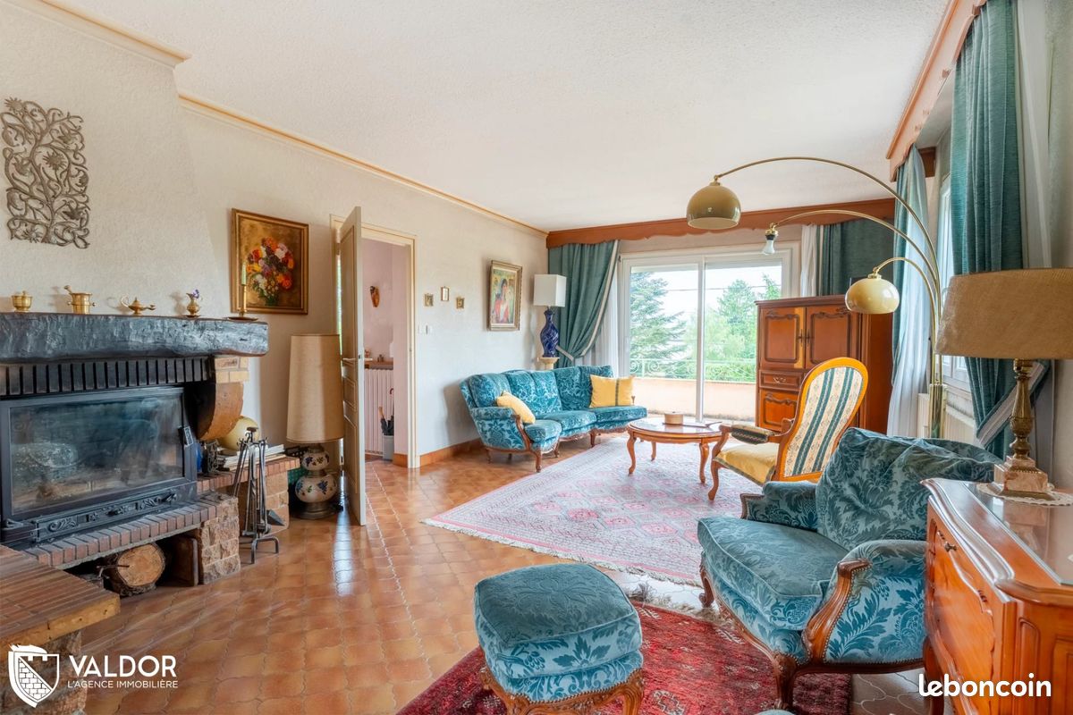 Propriété 8 pièces 200 m² (image 1)