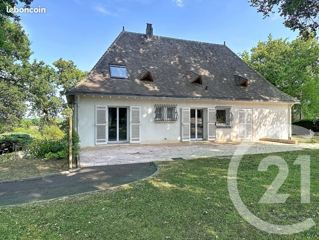 Maison 8 pièces 215 m² · à Sanilhac · 215 m² · 424 000 €