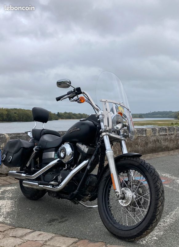 Moto Harley Davidson Dyna 2012 première main (image 2)