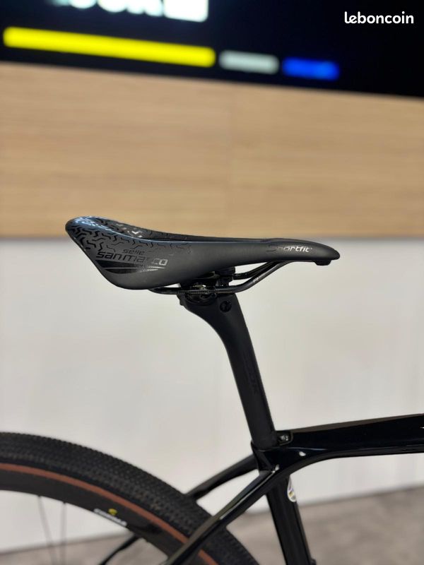 Vélo reconditionné LOOK 765 GRAVEL RS RIVAL CHROMATIC PETROL Taille S (image 2)