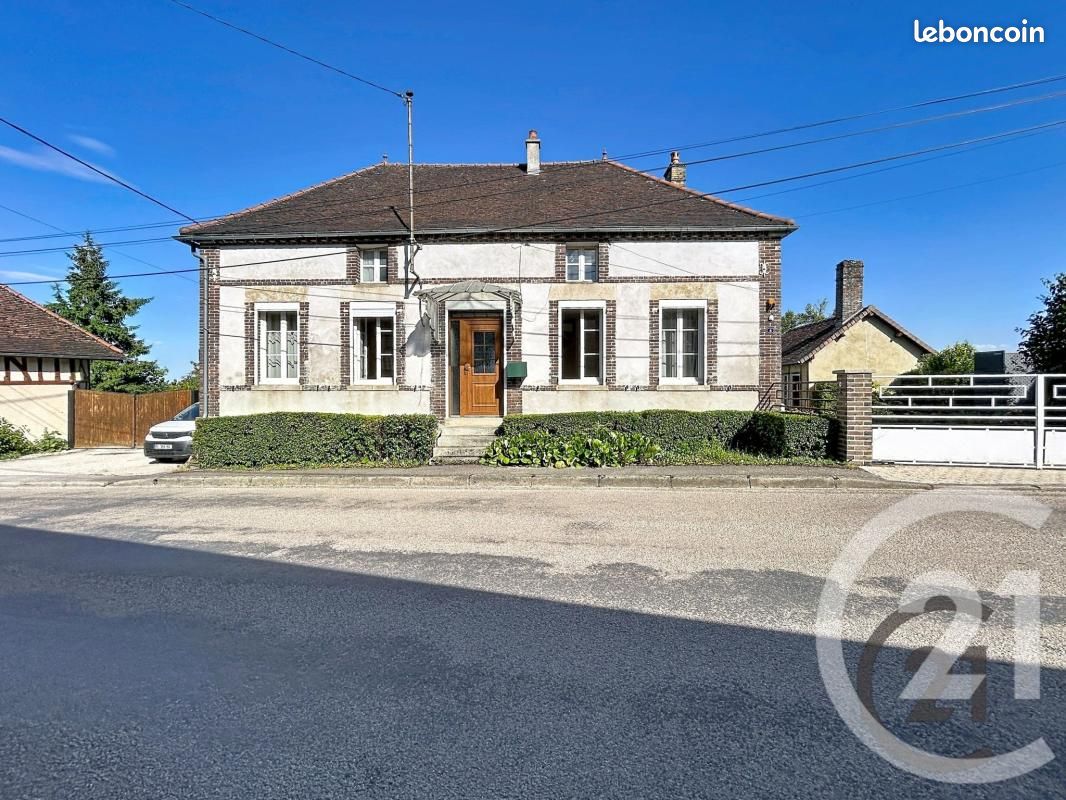 Maison 6 pièces 159 m² · à Saint-Phal · 159 m² · 155 000 €
