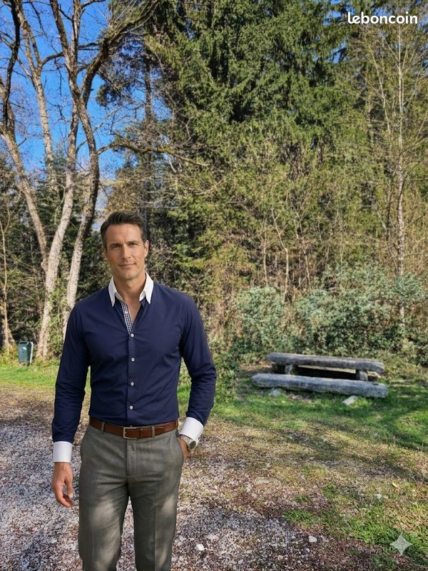 Costume Bleu Marine avec Chemise Blanche