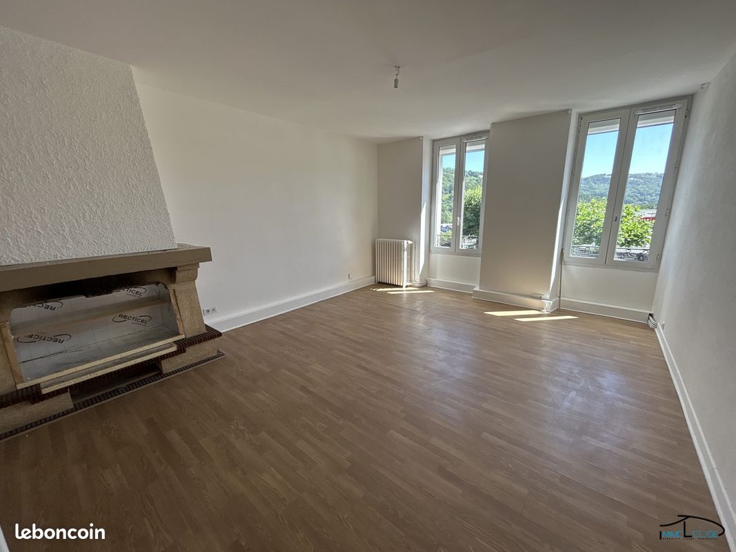 Appartement 3 pièces 104 m² · à Decazeville · 104 m² · 700 €/mois