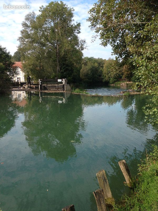 Terrain en bord de rivière dans espace naturel · à Couilly-Pont-aux-Dames · 15 750 €