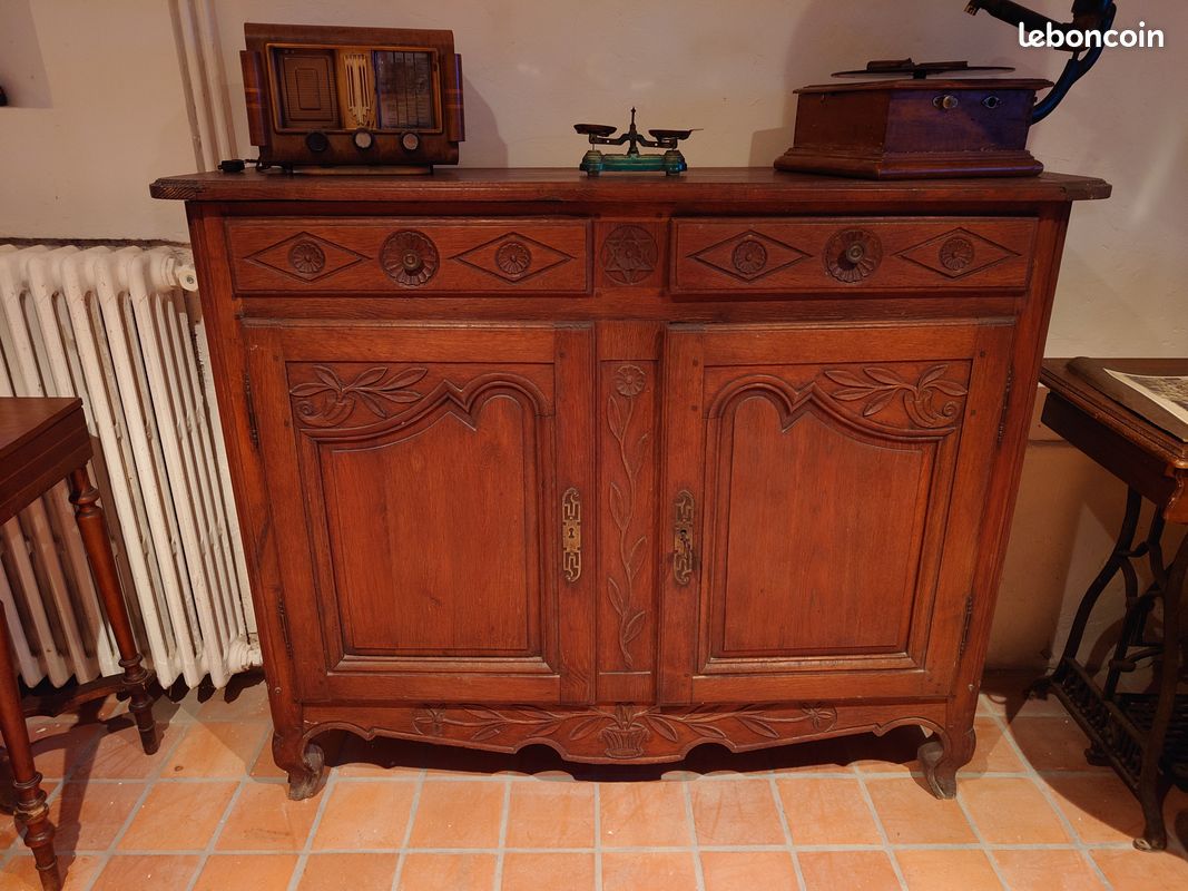 Buffet rustique en bois des années 50 (image 1)