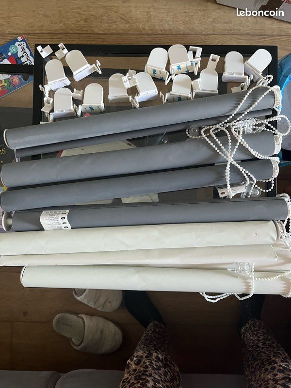Stores enrouleurs 52×181 cm – lot 6 pièces (gris + blanc) avec supports (image 1)