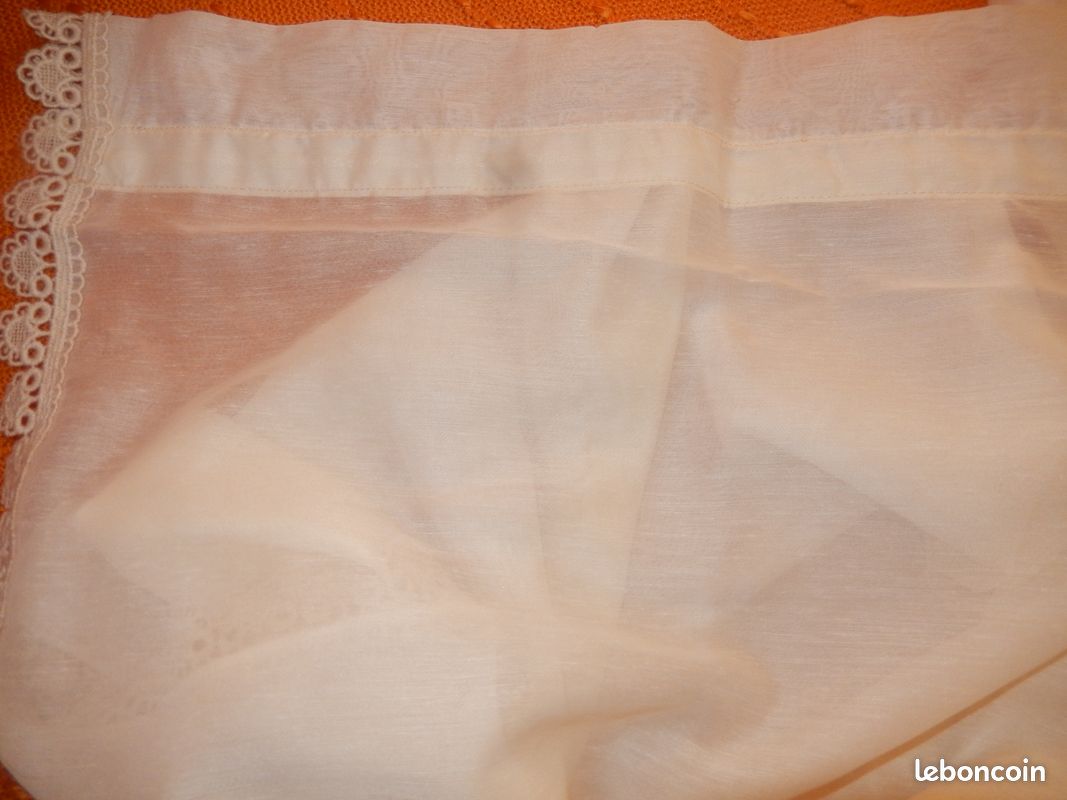 2 PAIRES DE RIDEAUX COULEUR écru POLYESTER (tergal ) AVEC BRODERIE SUR LE côté NEUFS (image 2)