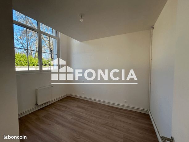 https://img.leboncoin.fr/api/v1/lbcpb1/images/05/32/34/05323430cf2eeaba31afd17e6b1cb60235dc03ad.jpg?rule=ad-image