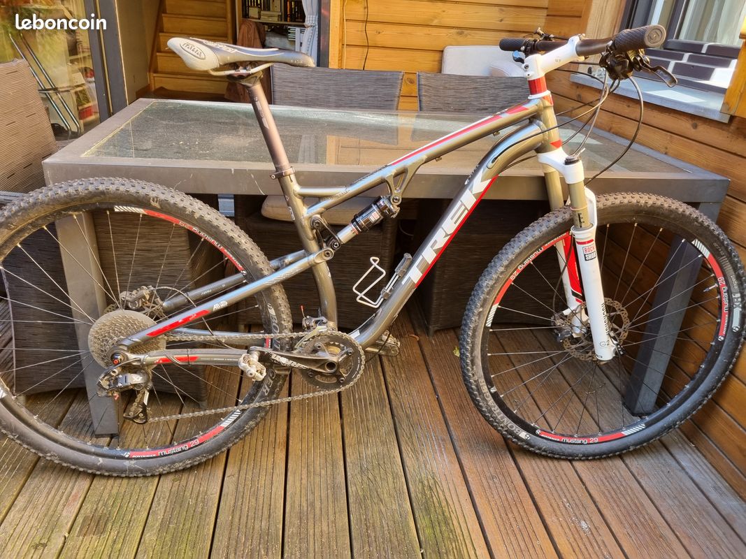 Mountain Bike Bici Siti Bay Avventura Di Giorni In MTB Nel Weekend