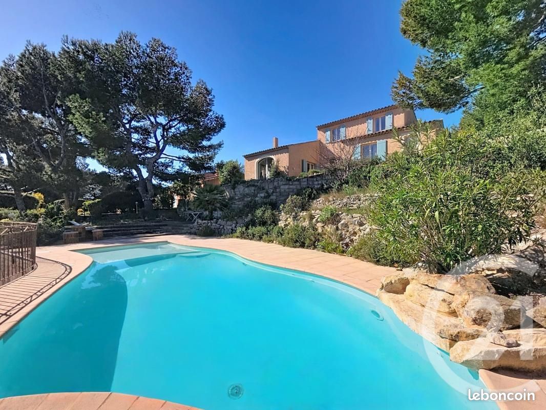 Maison 5 pièces 176 m² · à Paradou · 176 m² · 855 000 €