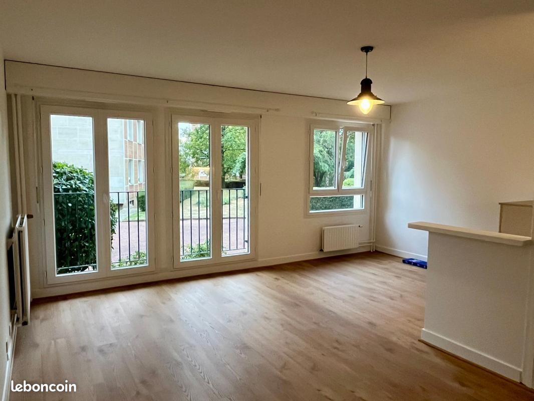 Appartement 1 pièce 38 m² · à Versailles · 38 m² · 889 €/mois