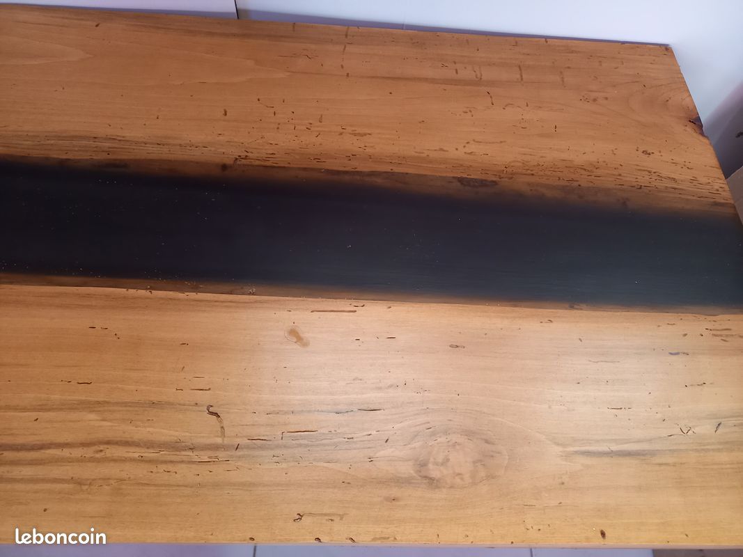 Table epoxy (image 3)