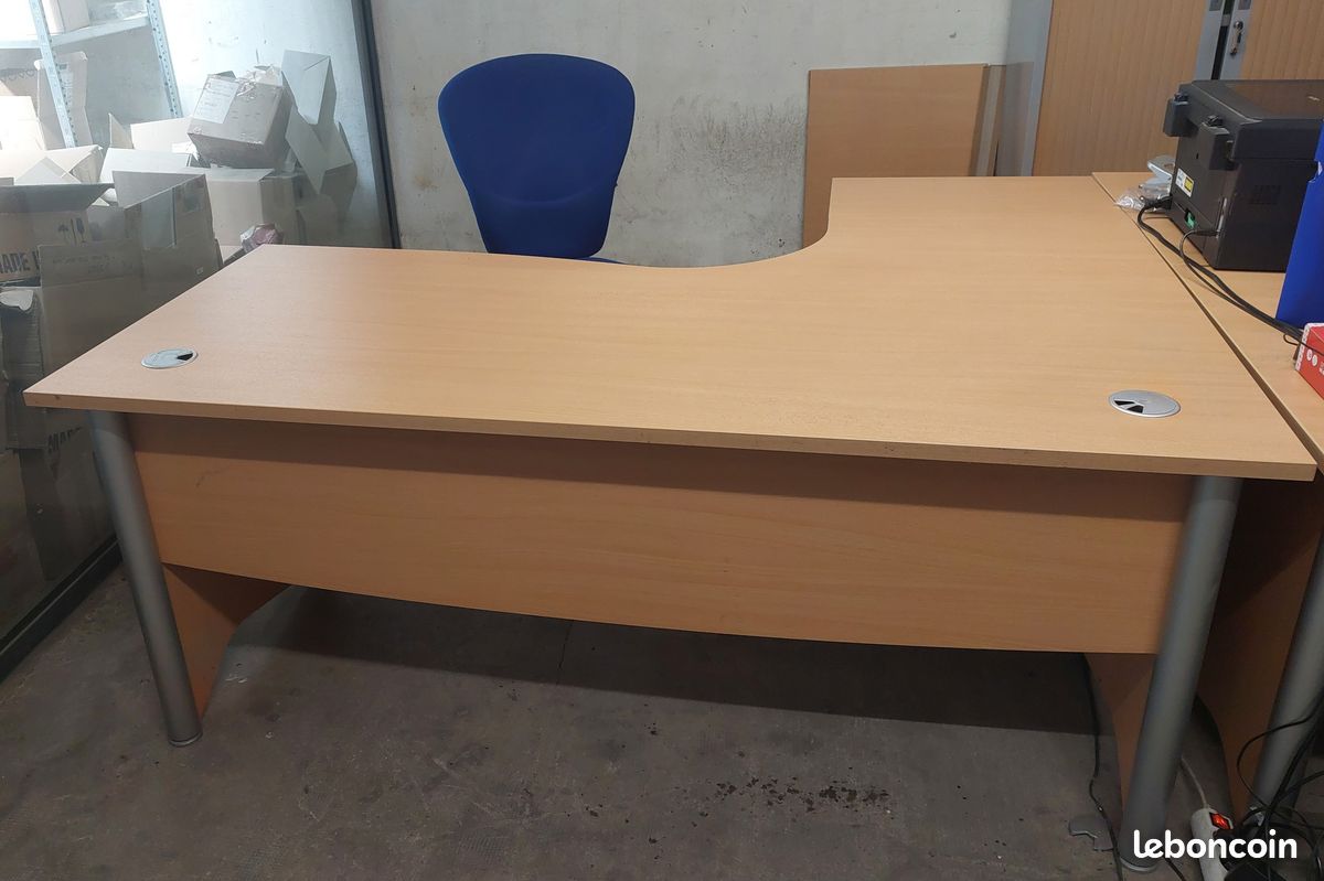 Grand bureau en angle avec chaise de bureau et caisson sur roulettes (image 1)