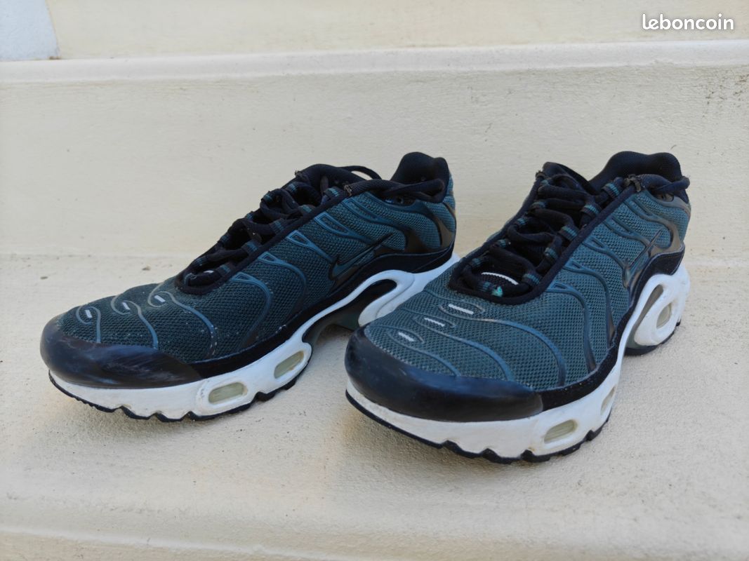Chaussures TN 37.5 noires et vertes (image 1)