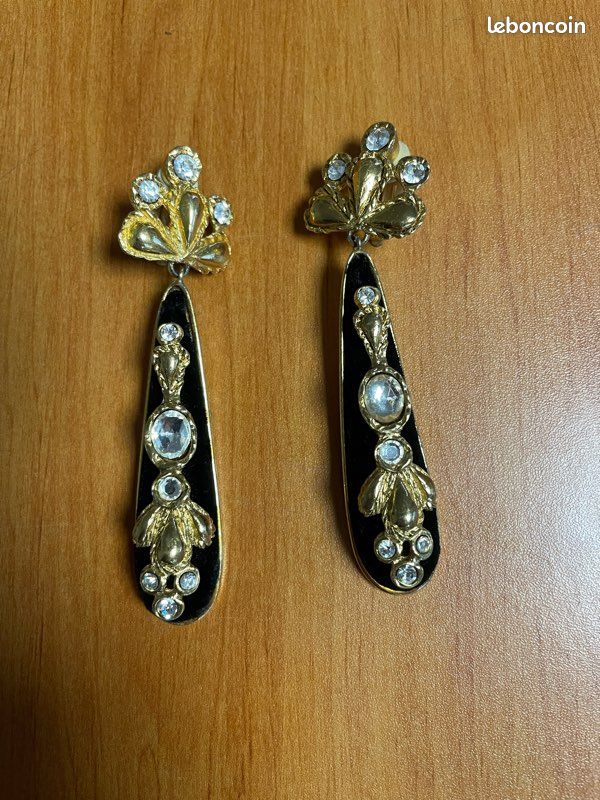 Boucle d’oreille Christian Lacroix (image 1)