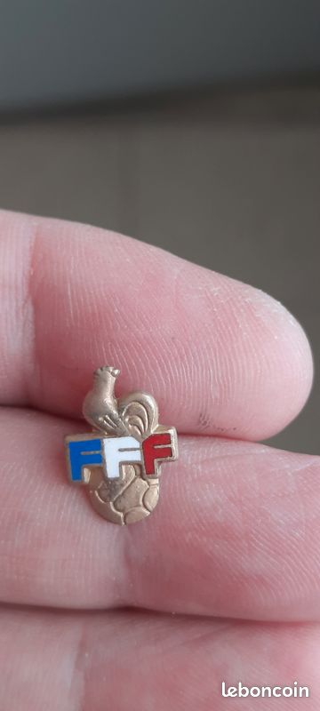 Ferrari - 1 PIN'S // ** FERRARI / SAISONS 91 95 / CASQUE DE JEAN Alesi Arthus Bertrand Paris 826389425