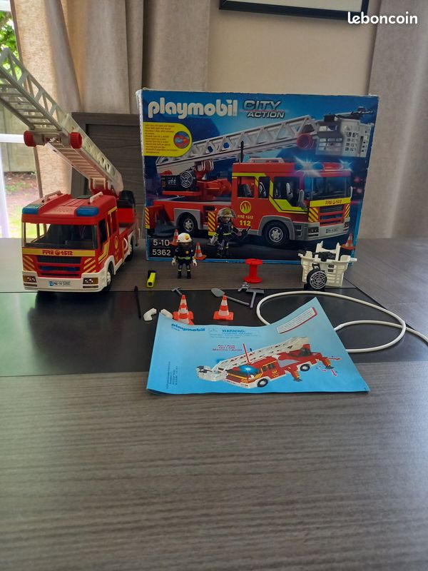 PLAYMOBIL POMPIERS Homme Chatain Extincteur Uniforme Bleu 5366 9235