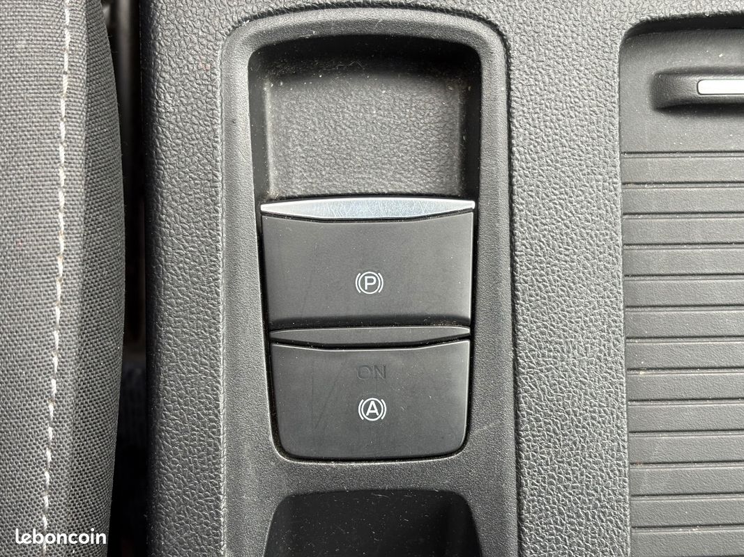 FORD FOCUS 1.0 EcoBoost 100 CH BVM6 Trend Business / CARPLAY / CAMERA / KEYLESS (image 27)