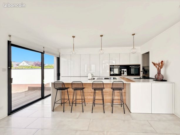 Maison 7 pièces 210 m² — 2