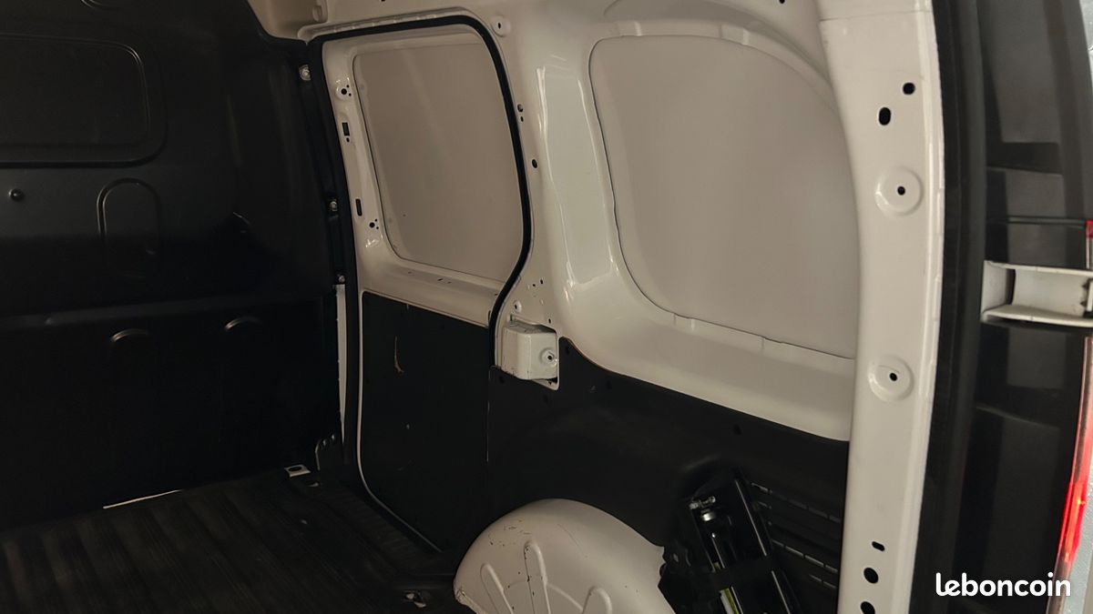 RENAULT KANGOO EXPRESS FOURGON 1.5 BLUEDCI 95 CONFORT TVA RECUPERABLe (image 35)