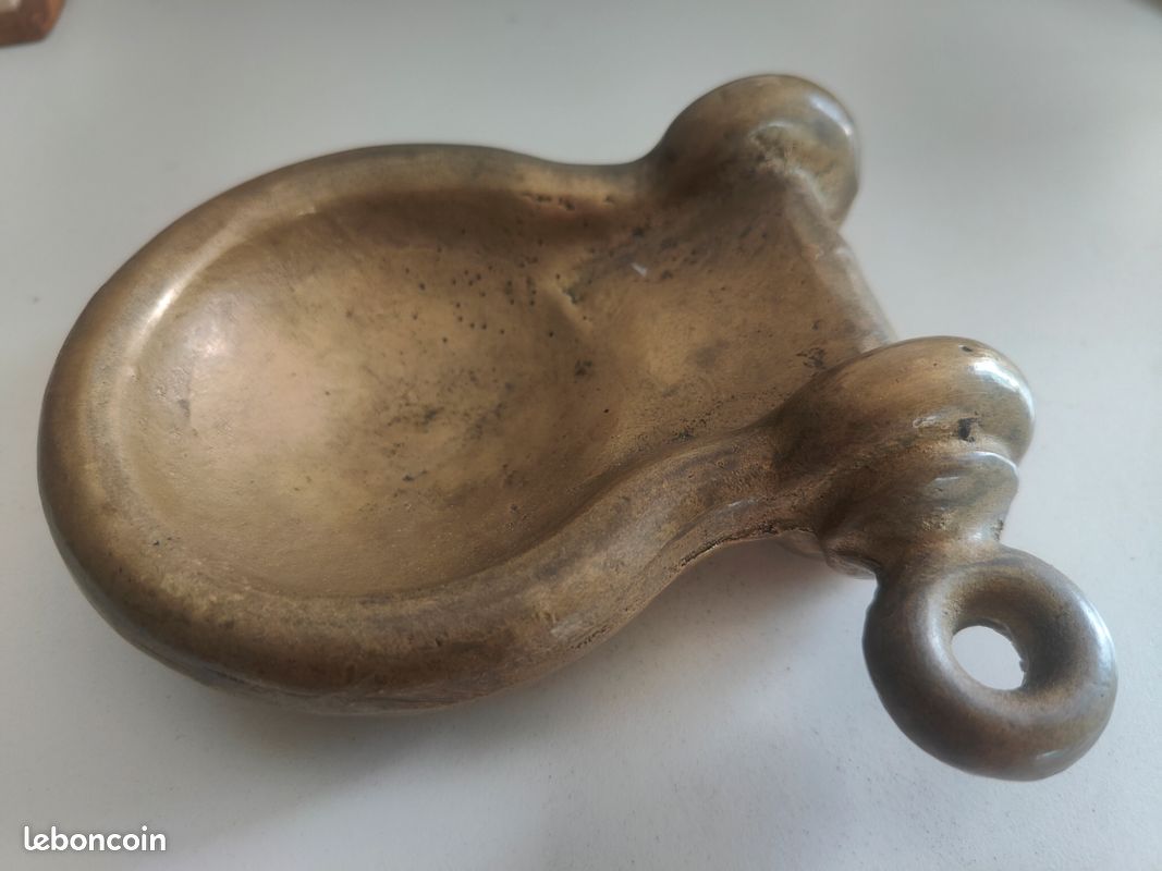 Ancien vide-poche / cendrier de marine en bronze massif – Forme manille d'accastillage – 1 kg (image 4)