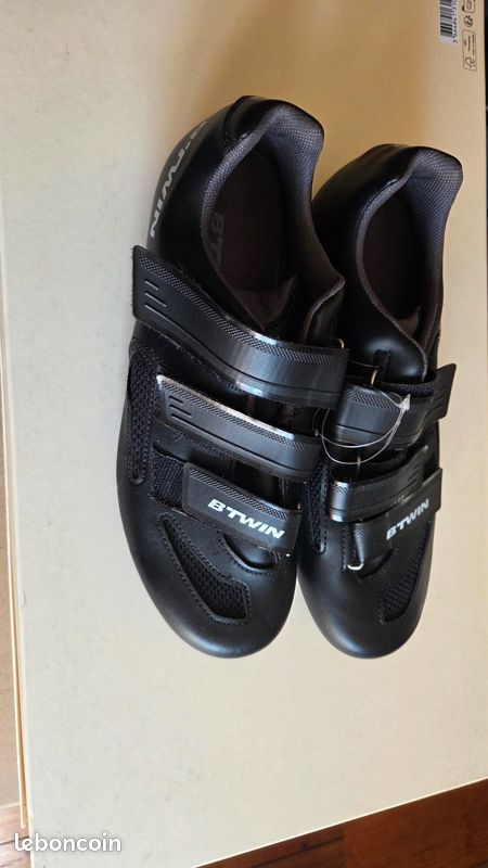 Chaussures Cyclisme Btwin Noires - Taille UK 8,5 (42) - état Fantastique - Homme