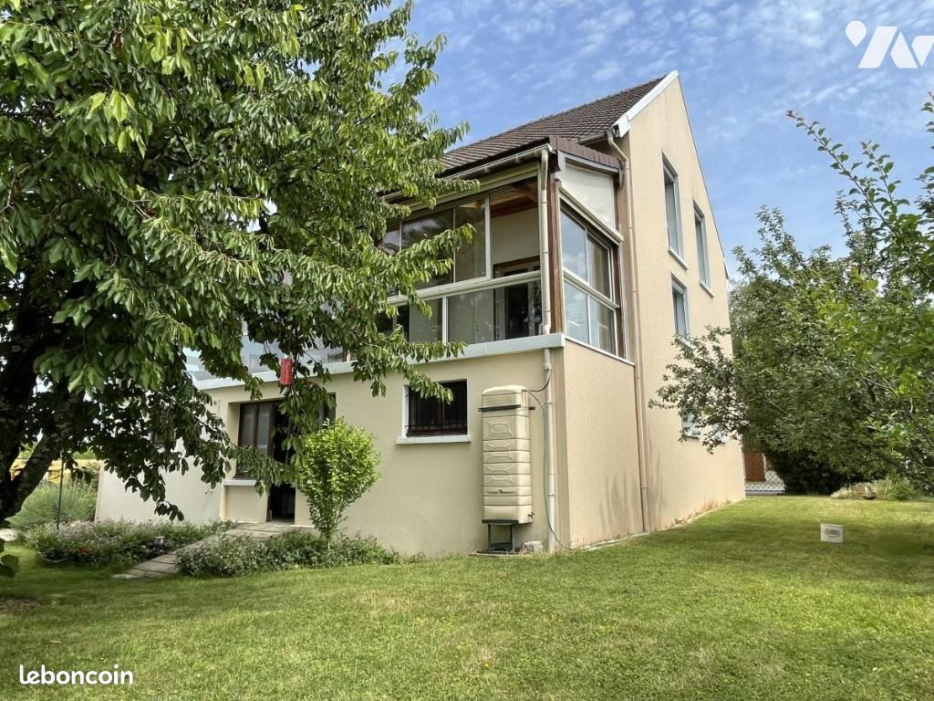 Maison 8 pièces 200 m² · à Moncetz-Longevas · 200 m² · 262 000 €