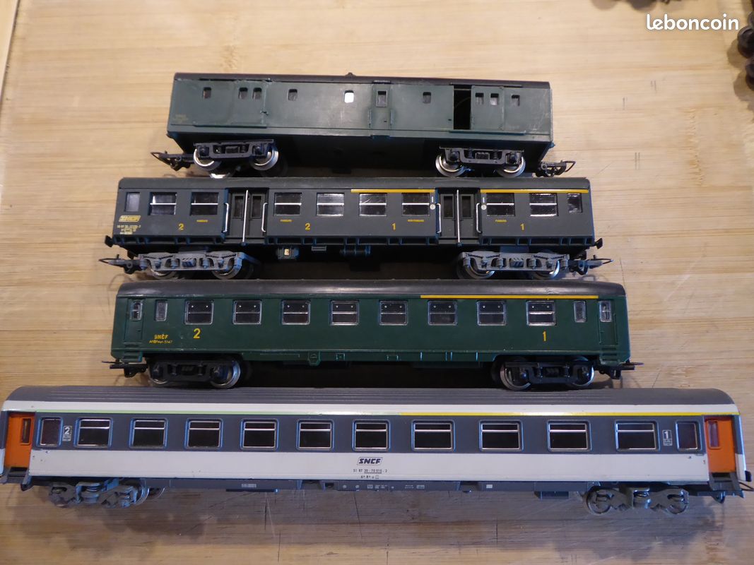 Lot De Wagons Voyageurs Trains Miniatures - 2 Lima + 1 Jouef - Bon état Voie Normale