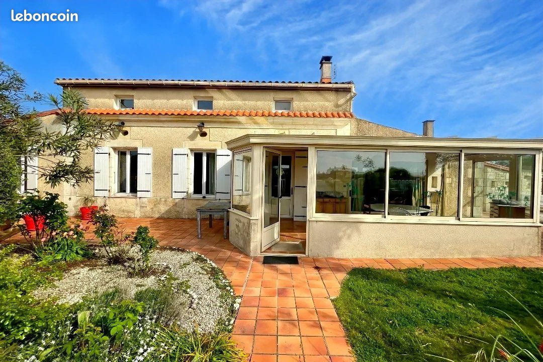 Maison 8 pièces 185 m² · à Trizay · 185 m² · 368 000 €