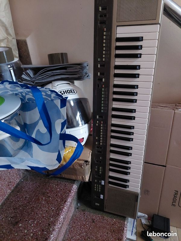 Yamaha ps 55 plus pied cadeaux (image 1)