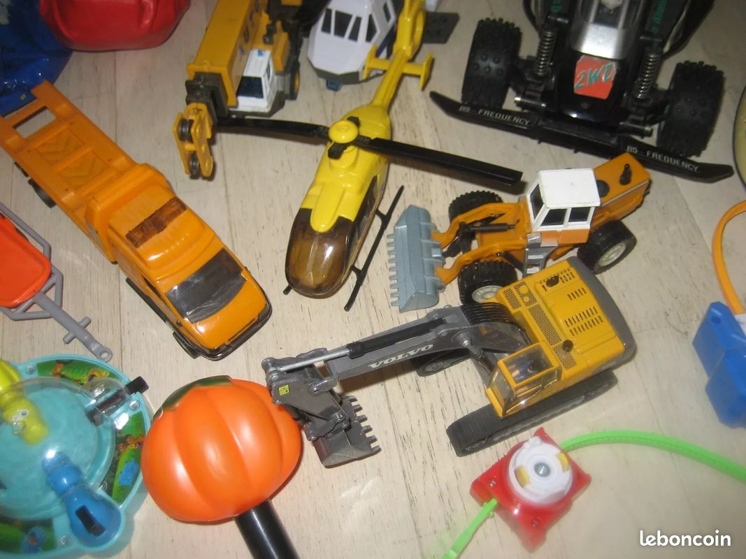 Lot de jouets divers voiture véhicules chantier ref voit (image 5)