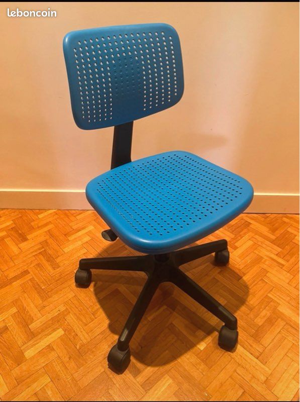 Chaise bleu IKEA (image 1)