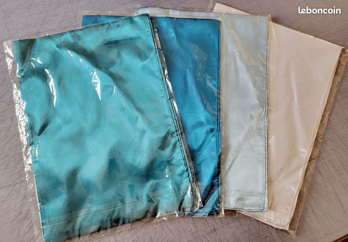 Lot De 4 Foulards Carrés Neufs 80x80 Cm - Viscose/polyester - Couleur Bleu Uni - Avec étiquettes
